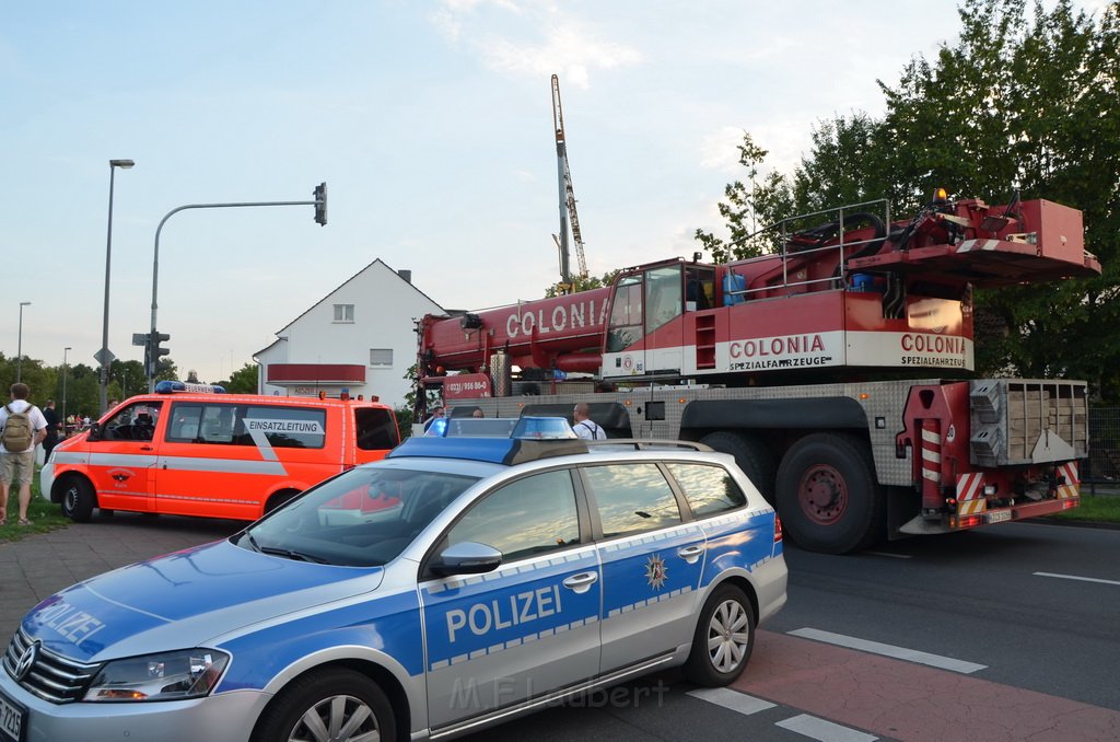 Kran drohte umzustuerzen Koeln Porz Zuendorf Hauptstr P056.JPG - Miklos Laubert